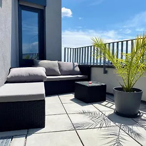 Sonnenwohnen Penthouse Direkt Bei U-bahn Und Therme Mit Anbindung Ins Zentrum Apartment
