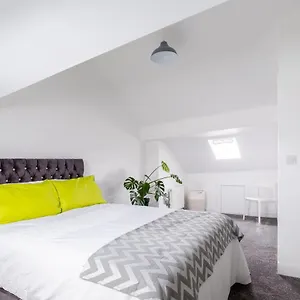 Whole House In Centre Of Town Ideal For Contractors And Professionals , Normanton (West Yorkshire) United Kingdom