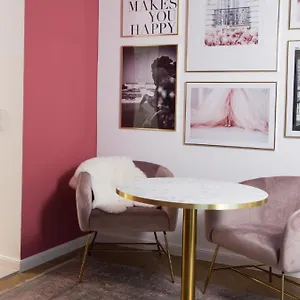 Hideaways - Nikolai Homes Vienne