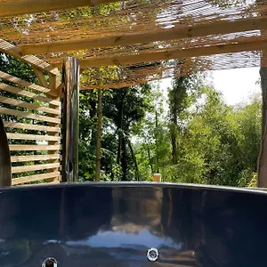 https://la-cabane-du-panda.hotels-rhonealpes.com