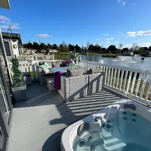 Lakeview Winter With Hot Tub , York United Kingdom