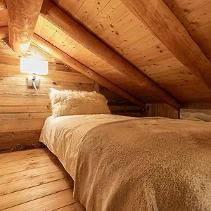 https://chalet-des-cocales-appartement-pin-cembro.hotels-rhonealpes.com